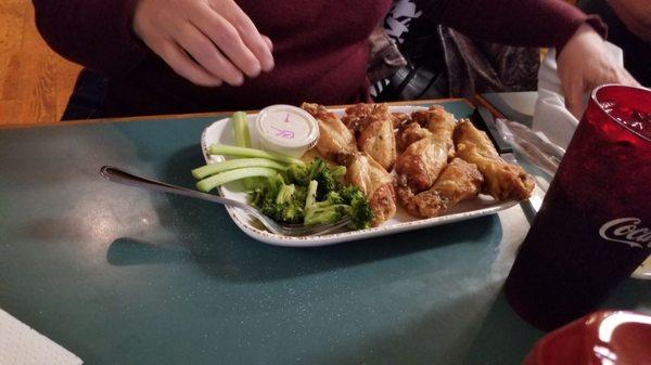 Chicken wings with celery and broccoli