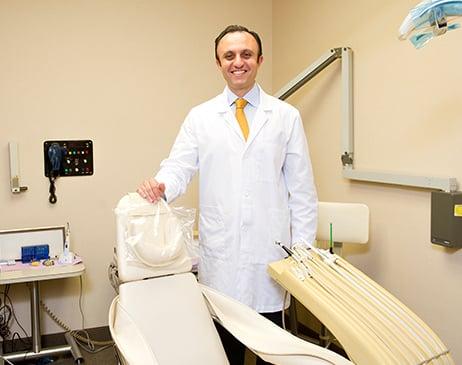 Dr. Baharestani offers root canal retreament services in Great Neck, Manhasset, Roslyn and surrounding Long Island areas.