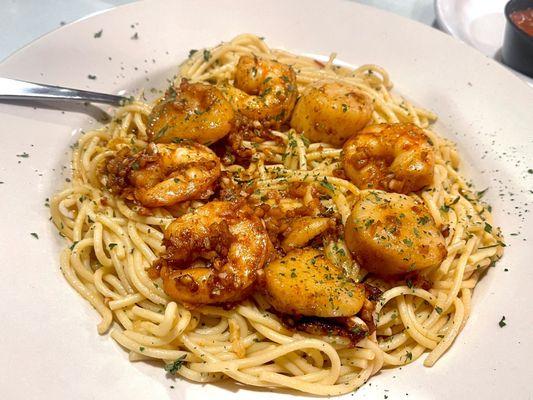 Shrimp & scallop scampi