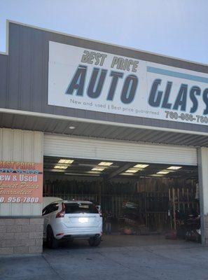 Front Windshield Replacement Volvo XC60 - great experienced technicians. Personable and efficient!