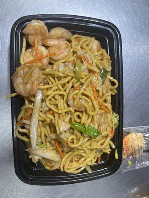 Shrimp lo mein