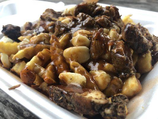 Jerk chicken poutine