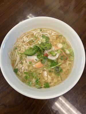 Tom yum noodle soup