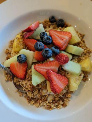 Granola, Fruit & Yogurt Bowl