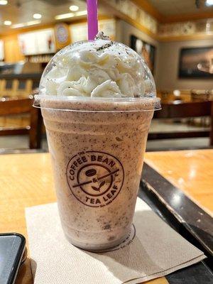 Cookies and Cream Ice Blended drink! Decaf because I'm trying to fix my sleep schedule. Gotta kick one bad habit at a time. The sweets stay.