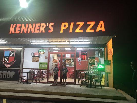 Kenner's pizza under new management.