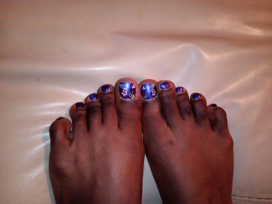 Toes still look Amazing. With my nails looked the same