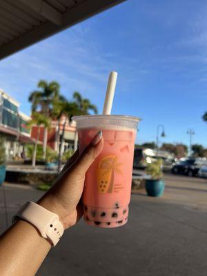 Strawberry milk tea with tapioca pearls