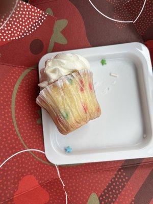 Here a photo of the cupcake o was given. Really says happy 18TH birthday