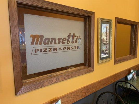 Mansetti's Pizza & Pasta frosted window signage.