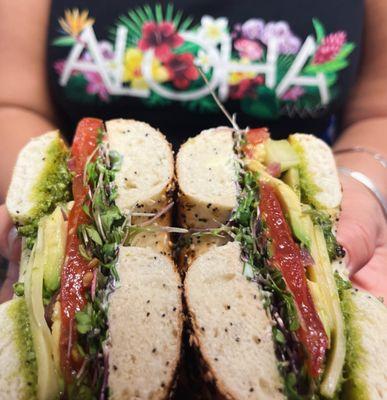 Veggie 'āina bagelwich