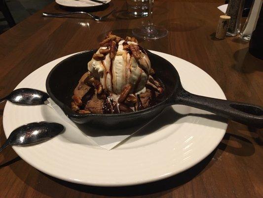 Skillet cookie sundae