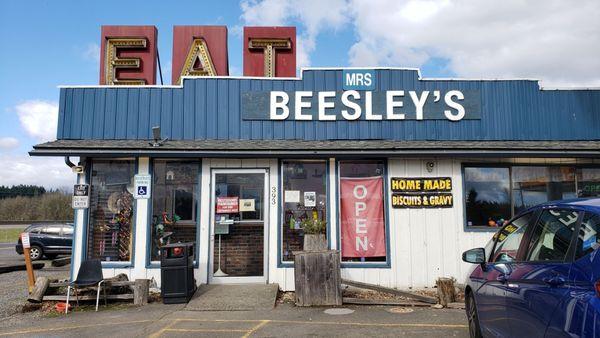 Front of restaurant.  Looks small but there's lots of seating inside