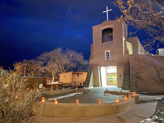 San Miguel Chapel, Santa Fe, during the celebration of the 87th Las Posadas, 2022 (photo: L.Fiorentino)