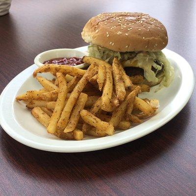 A la Mexicana Burger

Originally seasoned meat, lettuce, sliced tomatoes, cheese, pickled jalapeños & our mayo sauce