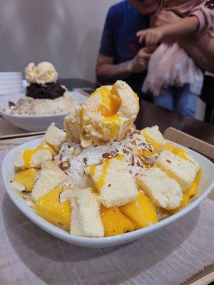 Mango cheesecake snow and misugaru snow in the back