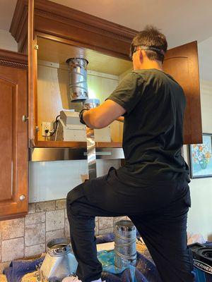 Installation of the range-hood