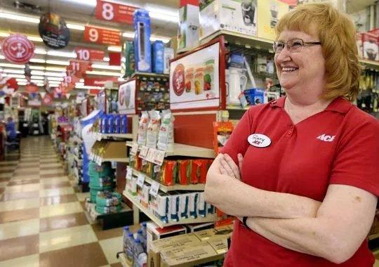 Gils Ace Hardware owner Ginny Williams talks with customers.