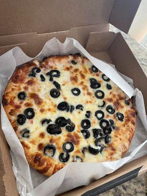 Small cheese, olives & suppose to be pepperoni pizza.