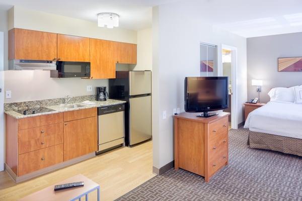 Studio Queen Suite with fully equipped kitchen