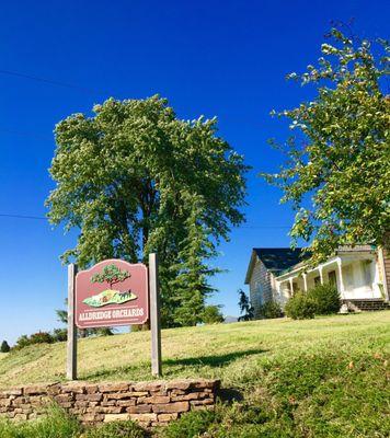 Orchard entrance sign (9/4/2016)