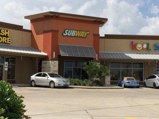 New-ish Subway at the Parkdale Center. Nice, clean location.