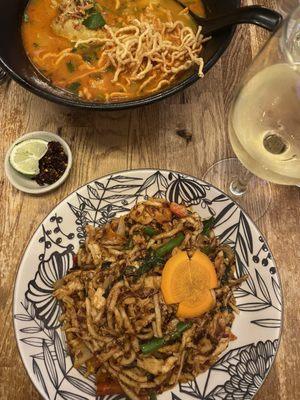 Spicy Cantonese Noodle Curry (Khao Soi) - NEW 2016 Sauvignon Blanc White