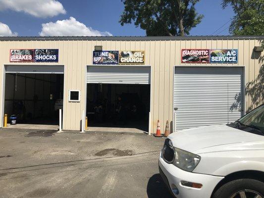 Great service. The owner was fast to get me looked at and to get me fixed. He realy made me feel like family and his prices were fair.