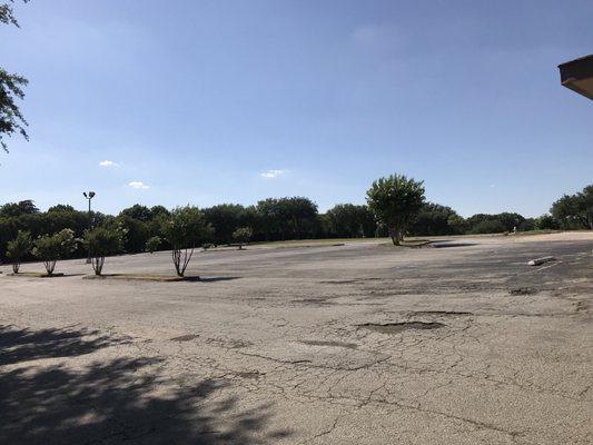 Parking lot - if reviews don't give you the idea than this picture of the parking lot on a Wednesday afternoon should do the job.