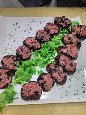 Steak tartare crostinis