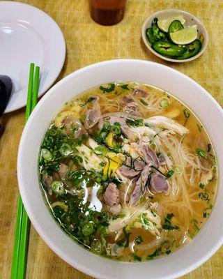 Dine-in: Pho Ga Long Non (Chicken Meat and Intestine Noodle Soup).