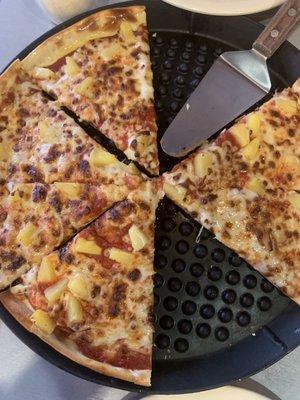 Pineapple pizza