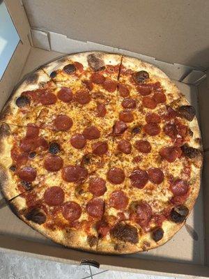 Large pepperoni pizza