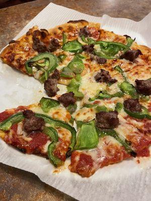 Hamburg and green pepper pizza