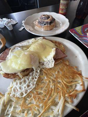 Eggs Benedict and cinnamon toll