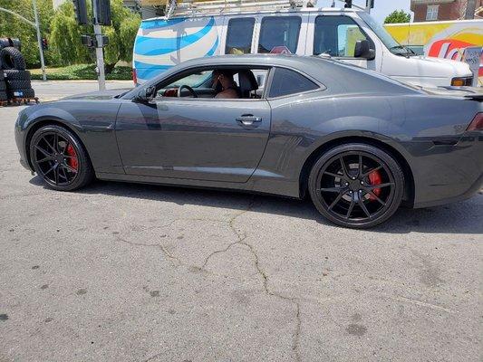 20 INCH CONCAVE VERDE AXIS WHEELS ON THIS CAMARO