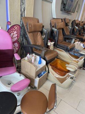 Regular pedi seats.