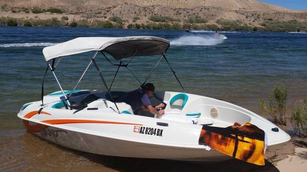 We cruised toward Davis Dam and then 9 mIles south.  We stopped for lunch at Lazy Harry's. Zero boat trouble and happy with the service.