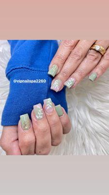 Love green nails with design