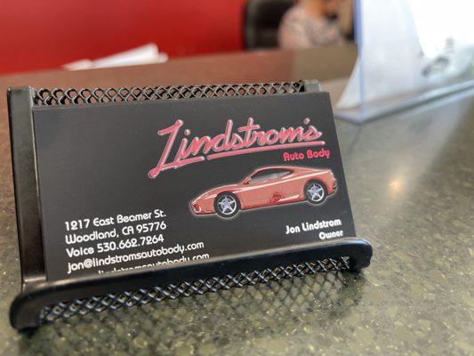 Lindstrom's Auto Body