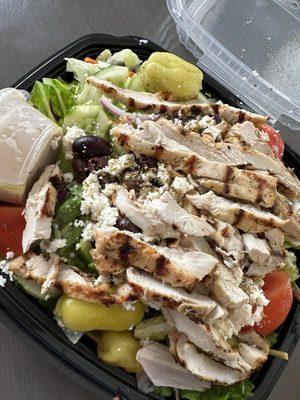 Greek salad with grilled chicken