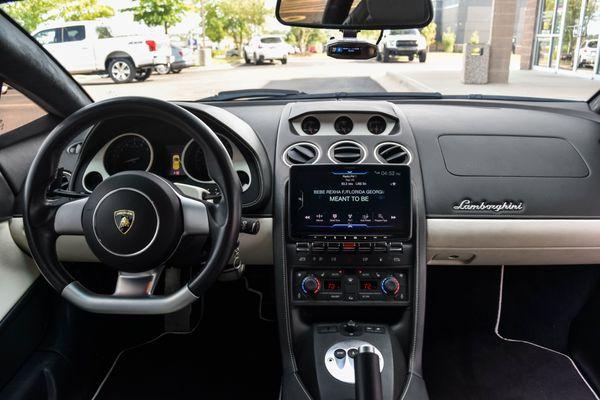 2007 Lamborghini Gallardo with an Alpine iLX-F309