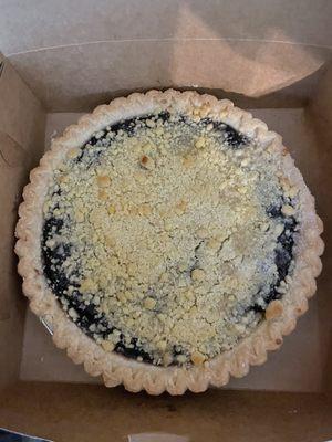 Blueberry pie with streusel