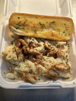 Chicken Alfredo pasta