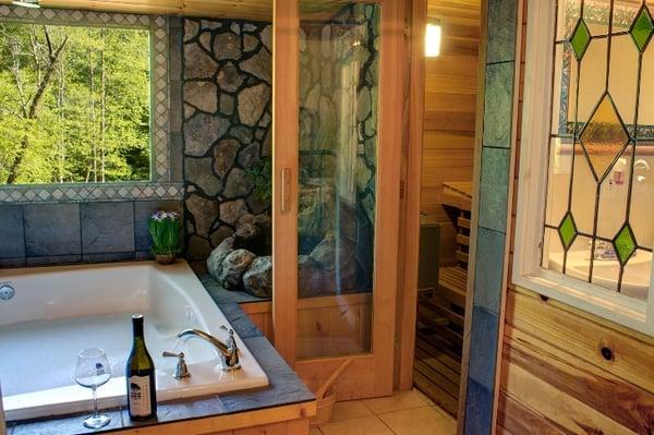 Garden House has King Arthur Jacuzii tub and cedar sauna!