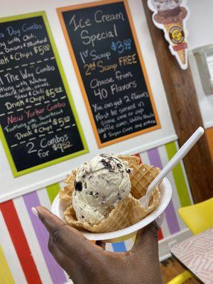 1 scoop Jolted Cow + 1 scoop Cookies & Cream