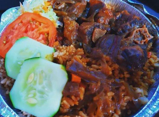 Large Oxtails With Rice and Peas, Salad