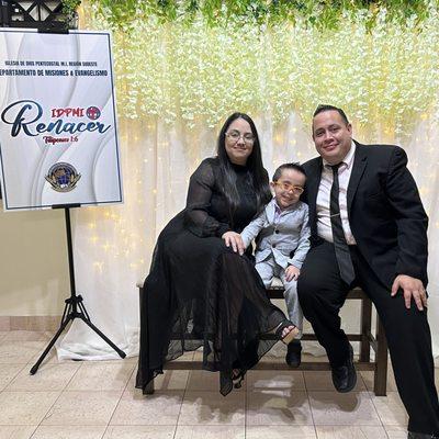 Familia Pastoral,compuesta por el Pastor Yomar Vélez, Jennifer Hernández y su hijo Jiovanny O. Vélez Hernández.