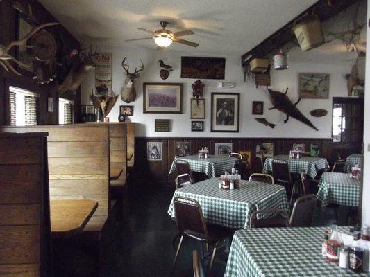 Kelley's Fish is an awesome family environment with a lot to see, smell, & eat! Yum!