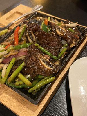 Short Ribs with Black Pepper Sauce